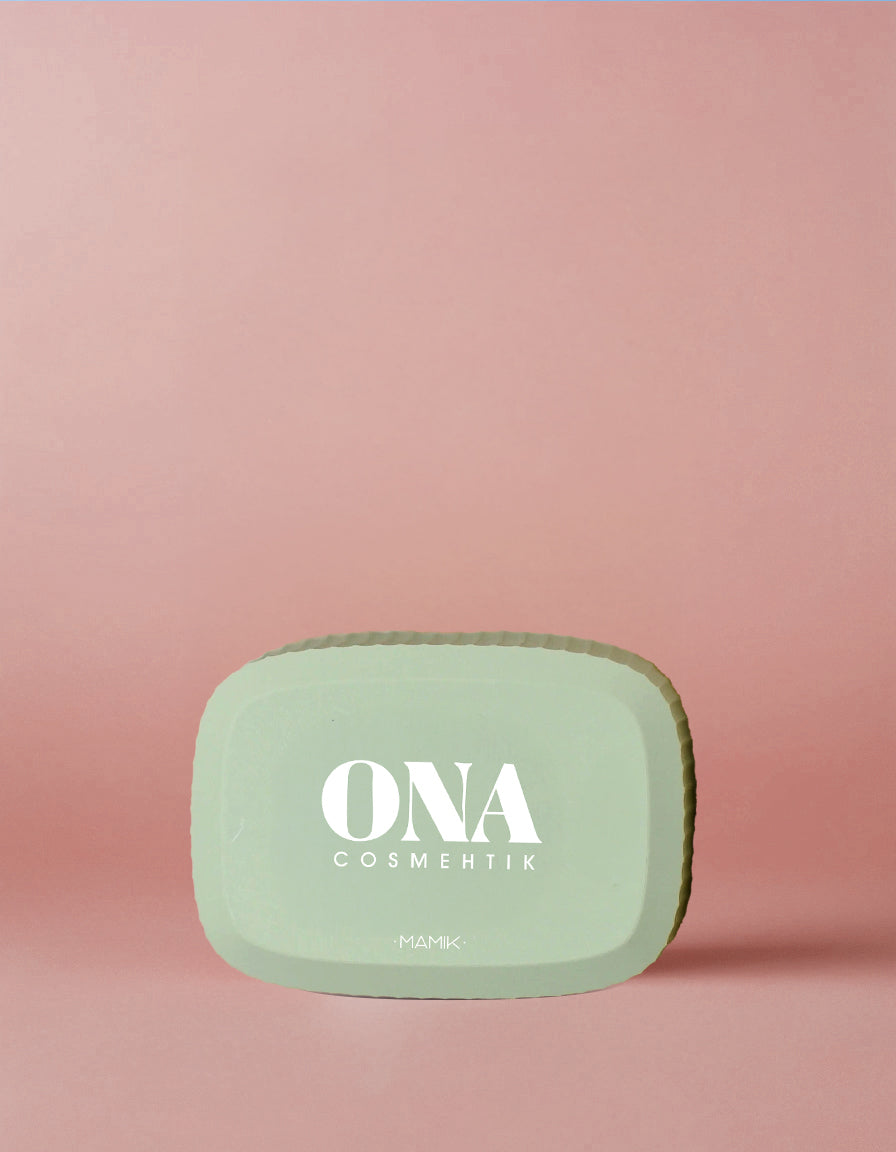 boîte à savon 2 en 1 de la marque Ona Cosmehtik sur fond rose